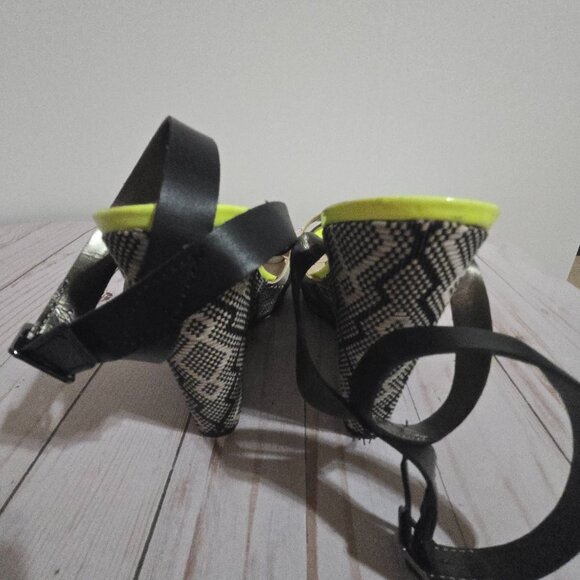 ๐ผ Sam & Libby Colorblock Wedge Sandals | Yellow, Black, White Womens' Size 10 - Picture 7 of 13